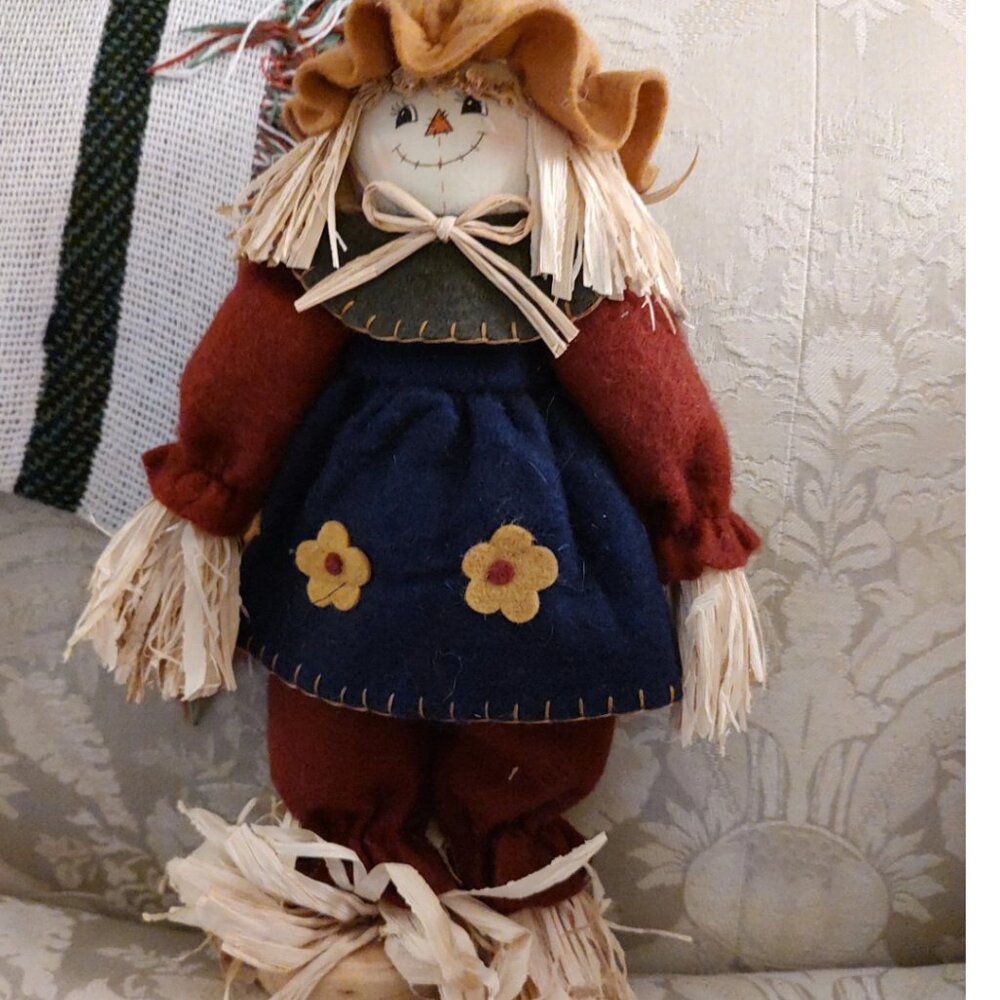 Vintage 12 inch decorative scarecrow